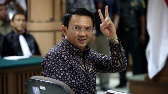 Ahok ke Anggota ACTA: Pose 2 Jari Itu Victory