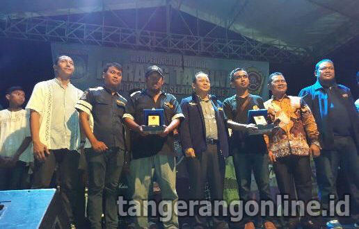 Rayakan HUT ke-7, Karang Taruna Rawa Mekar Bedah Rumah