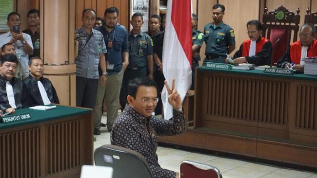 Tolak Eksepsi, Hakim Putuskan Sidang Ahok Lanjut ke Pokok Perkara