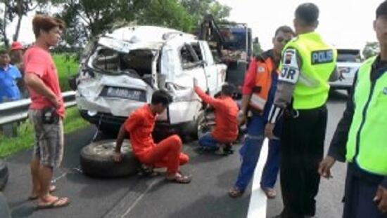 Pajero Terbakar di Tol Pejagan Brebes 1 Tewas 6 Luka