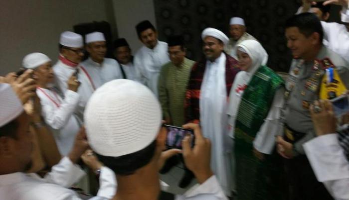 Datang ke Medan, Imam Besar FPI Diberi Marga Lubis, Istri Marga Nasution