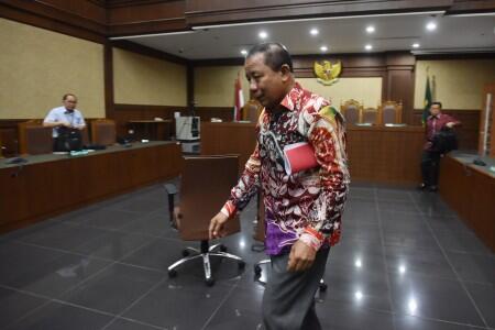 Jaksa Dakwa Amran Terima Rp 3 Milyar Lebih