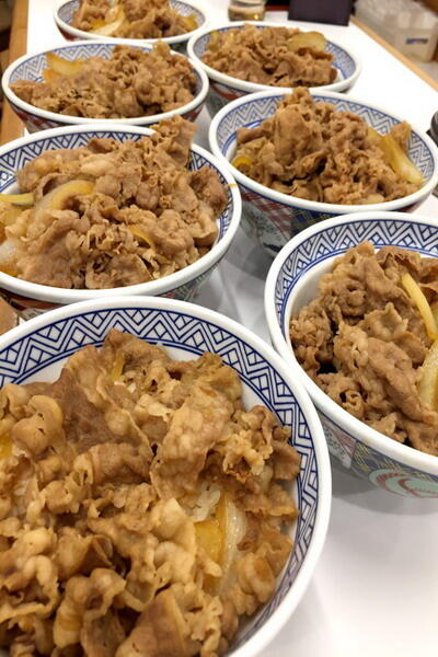 Ini Penampakan 5 Makanan Super Besar Seharga Rp1,1 Juta gan