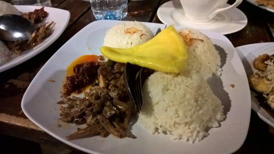 [Review Restoran] Inilah keunikan The House of Raminten di DIY!
