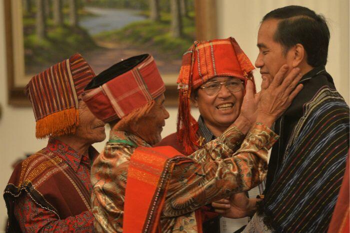 Jokowi bagi-bagi hutan buat masyarakat adat