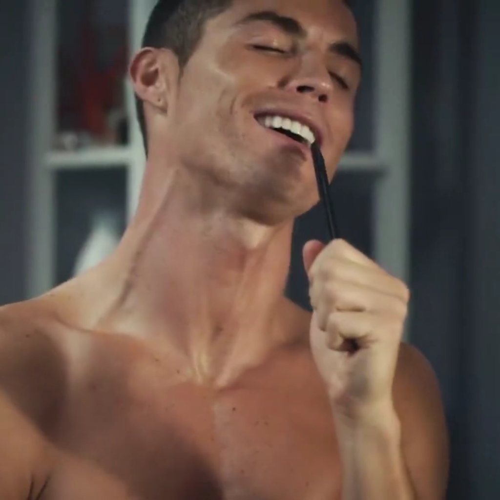 Lucu Gan Cristiano Ronaldo Nyanyikan Lagu Selamat Tahun Baru KASKUS