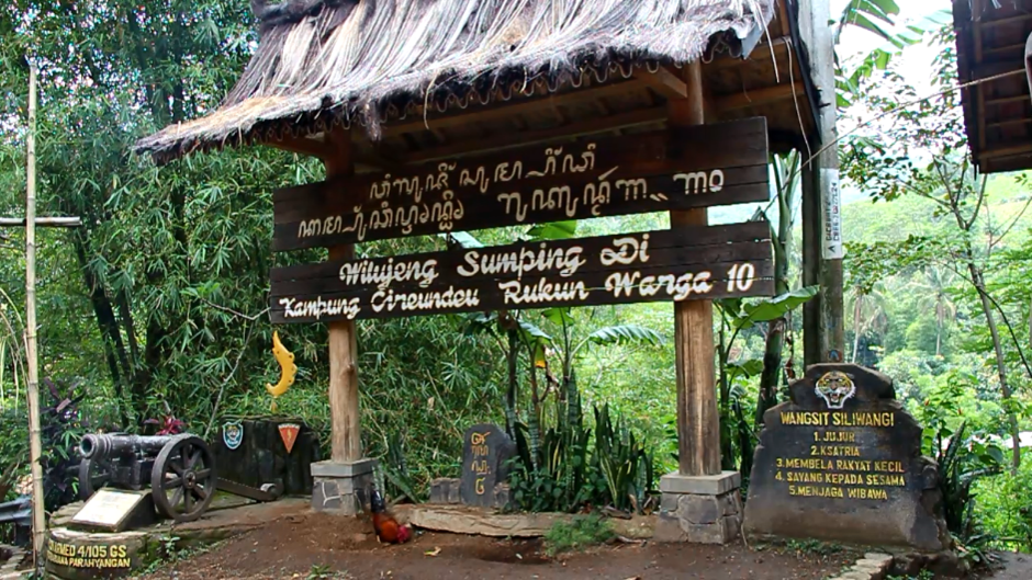 Kampung Cireundeu, Dikagumi Namun Didiskriminasi