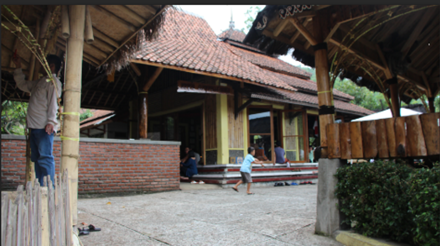 Kampung Cireundeu, Dikagumi Namun Didiskriminasi