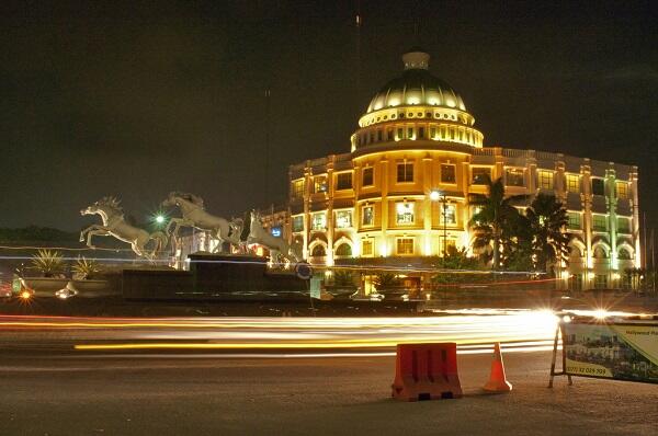 Gak Wisata Keluar Kota? Ini Spot Taun Baruan Jabodetabek!