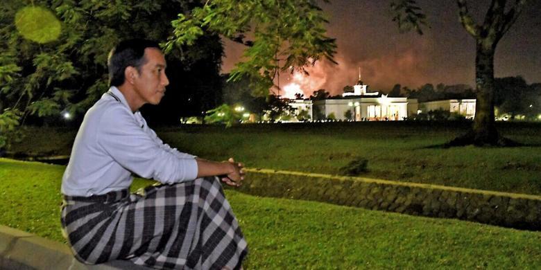 Sarungan di Rumah, Pak Jokowi: Selamat Tahun Baru