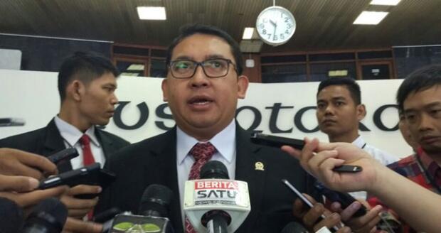 Aplikasi Chating Akan Dipantau, Fadli Zon: Ancaman Demokrasi 