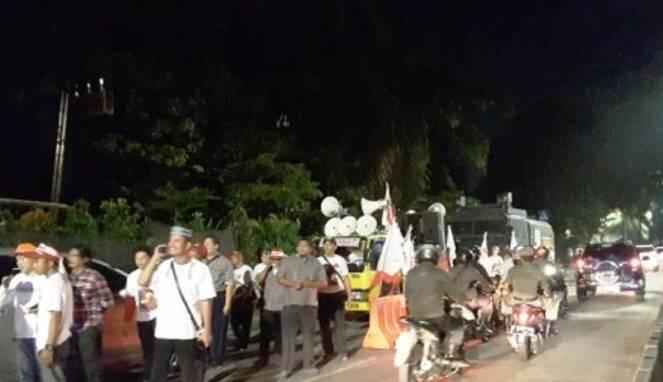 Massa Pro Ahok Padati Gedung Kementan