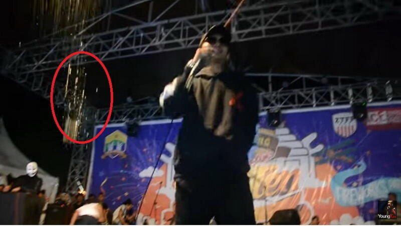 Manggung di Banten, Young Lex Emosi saat Dilempar Botol Air Mineral