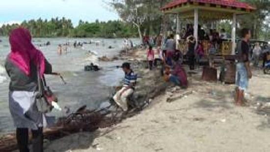 Pantai Petura Suguhkan Nuansa Eksotik Dengan Ribuan Kelelawar