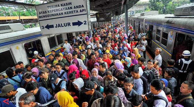 Bahaya Berdesakan di dalam Commuter Line bagi Kesehatan