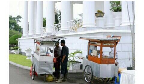 Ketika Gerobak Nasi Goreng Masuk Istana