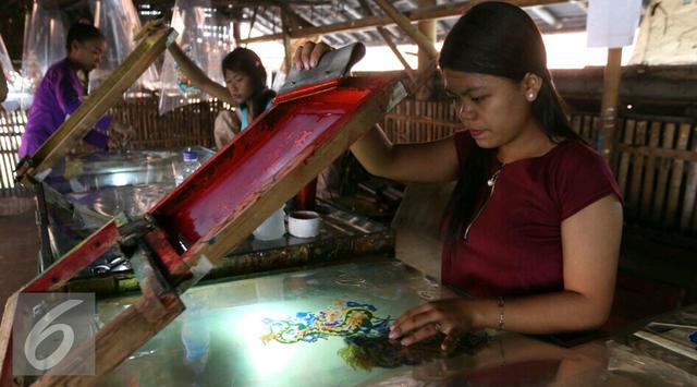 Jelang Imlek Perkampungan ini Kebanjiran Orderan Pembuatan Lilin dan Hio