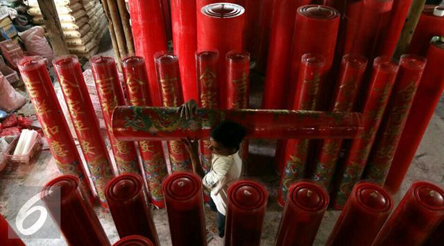 Jelang Imlek Perkampungan ini Kebanjiran Orderan Pembuatan Lilin dan Hio