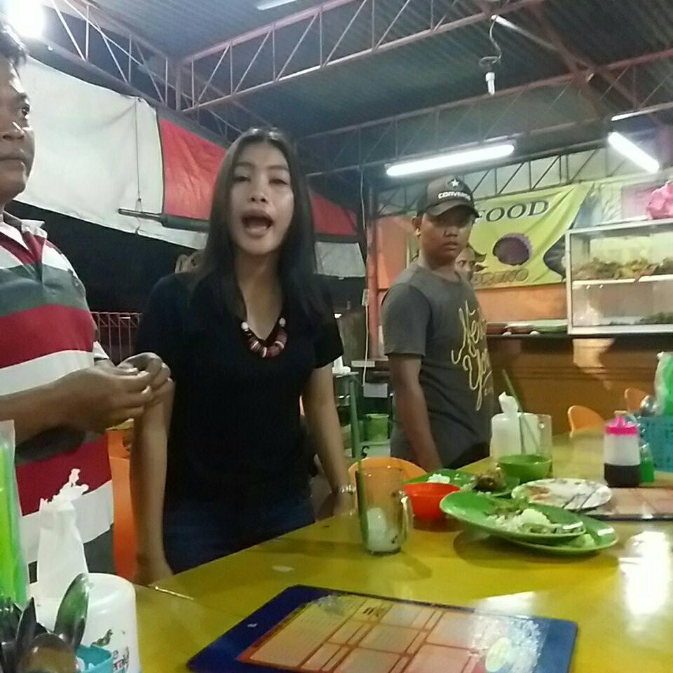 Merokok dan Menyemburkan Asapnya di Depan Anak Kecil, Ditegur Malah Ngotot!