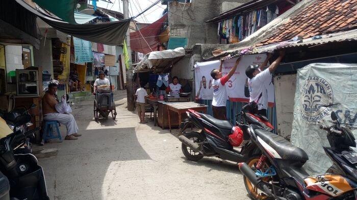 Prabowo Datang, Warga Kampung Akuarium Ganti Spanduk