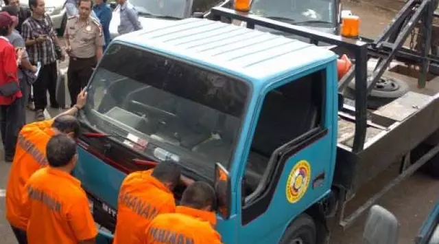 Retribusi Mobil Derek (atas permintaan pemilik) dan Tarif Resmi Derek Jalan Tol