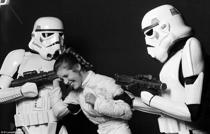 7 Fakta Tentang Carrie Fisher Yang Agan Harus Tau