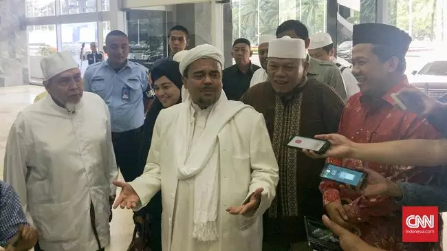 Habib Rizieq Akan Laporkan BI dan Menkeu soal Logo Palu Arit