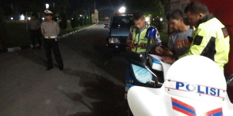 Bahayakan pengguna jalan, rombongan Bupati Tobasa ditilang