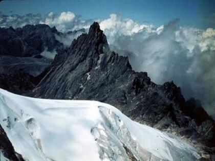 Mari Kita Mengenal Tropical Glacier di Papua, Satu-Satunya Di Indonesia!