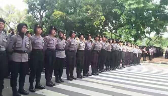 Mahasiswa Pukuli Polisi yang Jaga Aksi 121 di Medan Merdeka