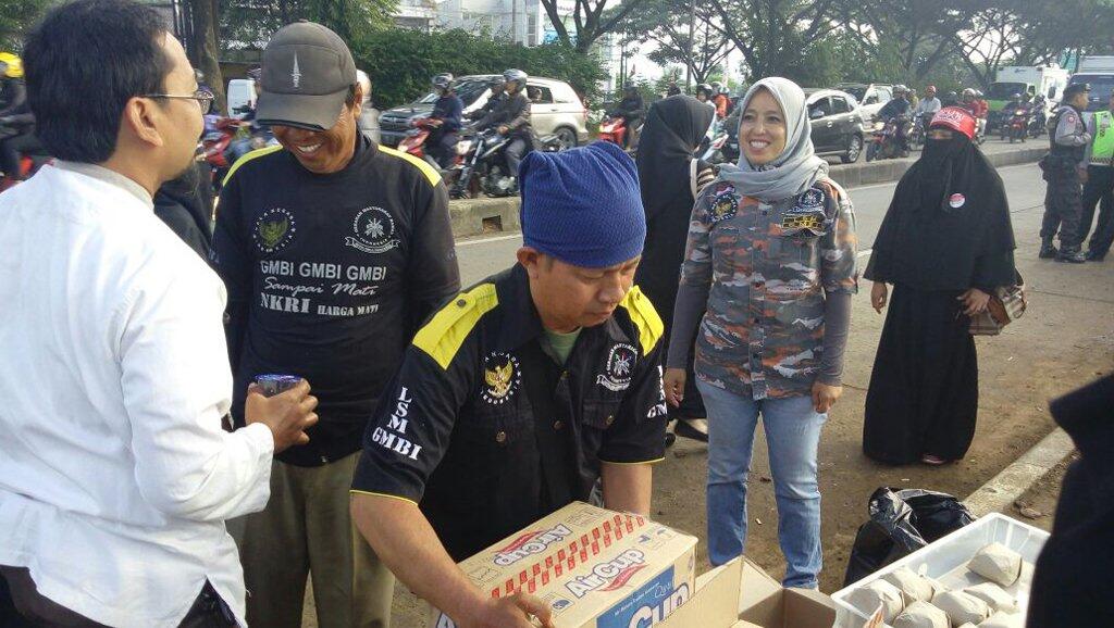 FPI Bagikan Nasi Bungkus ke Anggota GMBI, Eh Pulangnya Malah Dikeroyok