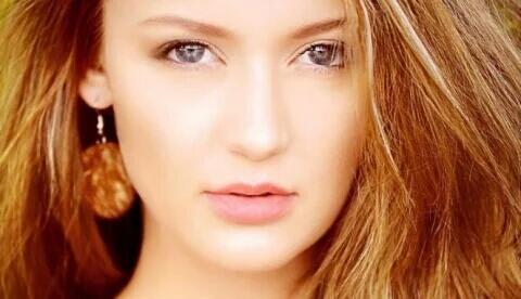 Tampil Percaya Diri dengan Make-up Natural dan Berseri