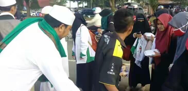 FPI Bagikan Nasi Bungkus ke Anggota GMBI, Eh Pulangnya Malah Dikeroyok