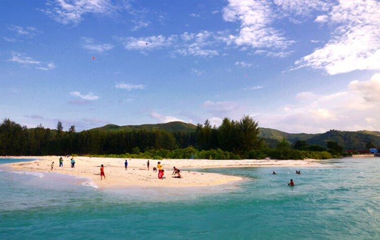 Di Balik Sejarah Kelamnya , Pulau Buru Menyimpan Keindahan Alam