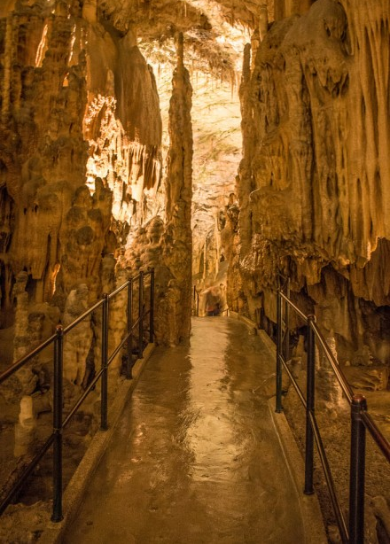 Melirik Postojna Cave, Jaringan Gua Bawah Tanah Alami nan Menakjubkan