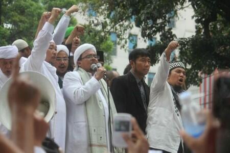 Tuntut Kapolda Jabar Mundur, Ribuan Massa FPI Kepung Mabes Polri