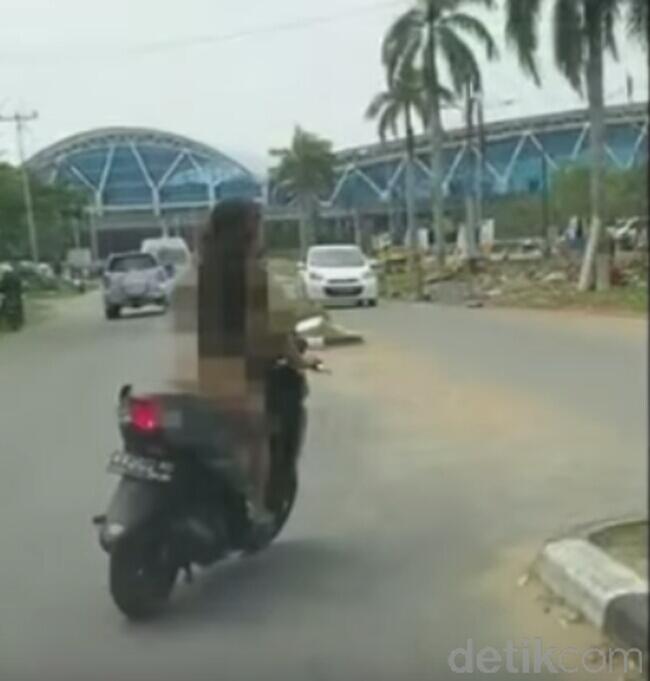 Terpengaruh Narkoba, Begini Aksi Dona Telanjang sambil Motoran