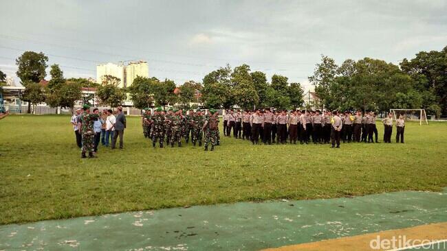 Jelang Demo FPI, TNI dan Polisi Gelar Apel di Masjid Al-Azhar