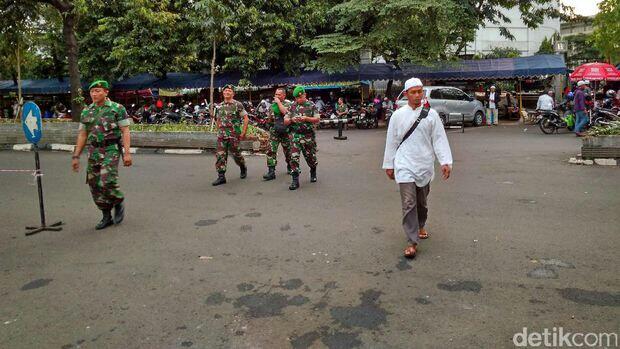 Jelang Demo FPI, TNI dan Polisi Gelar Apel di Masjid Al-Azhar
