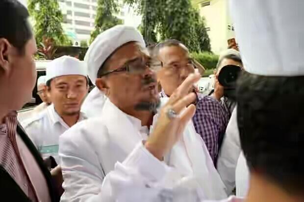 Habib Rizieq: Pemblokiran Akun Twitter FPI Atas Permintaan SIAPA?