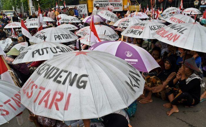 Ganjar Pranowo cabut izin lingkungan pabrik semen