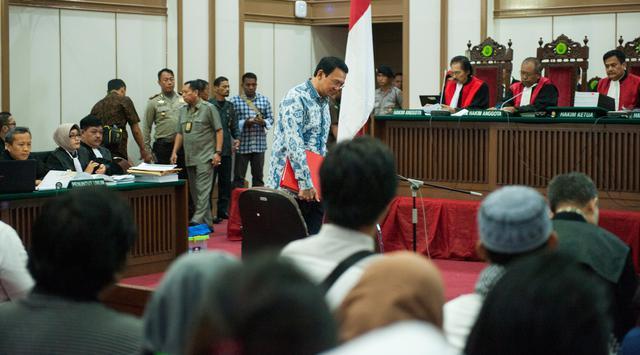 Hakim Pertanyakan Kejanggalan Laporan Saksi di Sidang Ahok