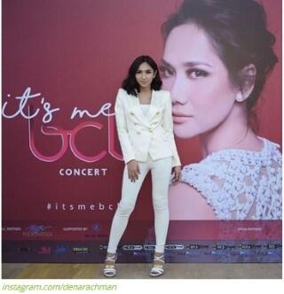 Artis Transgender Dena Rachman Pakai Celana Ketat, Netizen: Waduh, Pisang Gorengnya