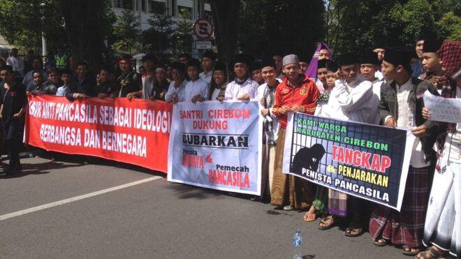 Ribuan orang di Bandung tuntut pembubaran FPI