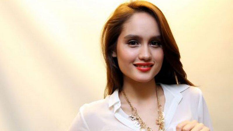 10 selebriti indonesia yang Pintar dan mempunyai pendidikan tinggi