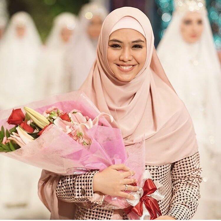 10 selebriti indonesia yang Pintar dan mempunyai pendidikan tinggi