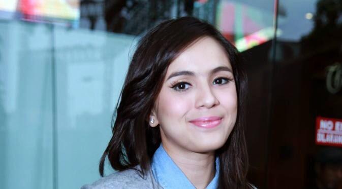 10 selebriti indonesia yang Pintar dan mempunyai pendidikan tinggi