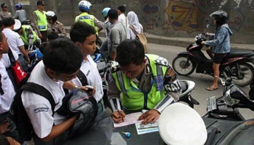 5 Penyebab Sepele Kenapa Agan Bisa Kena Tilang Polisi