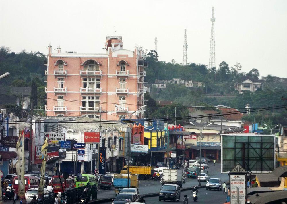 Hotel angker di indonesia, berani nginap di sana?