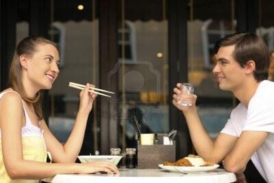 Jangan Lakukan Ini Saat Makan Bersama